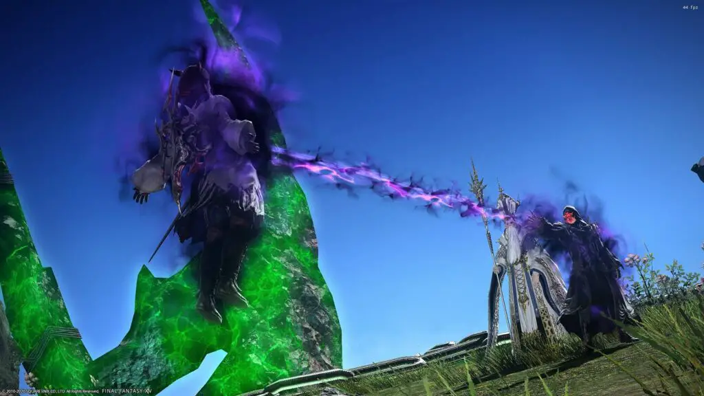 An Acian traps the Warrior of Light in FFXIV